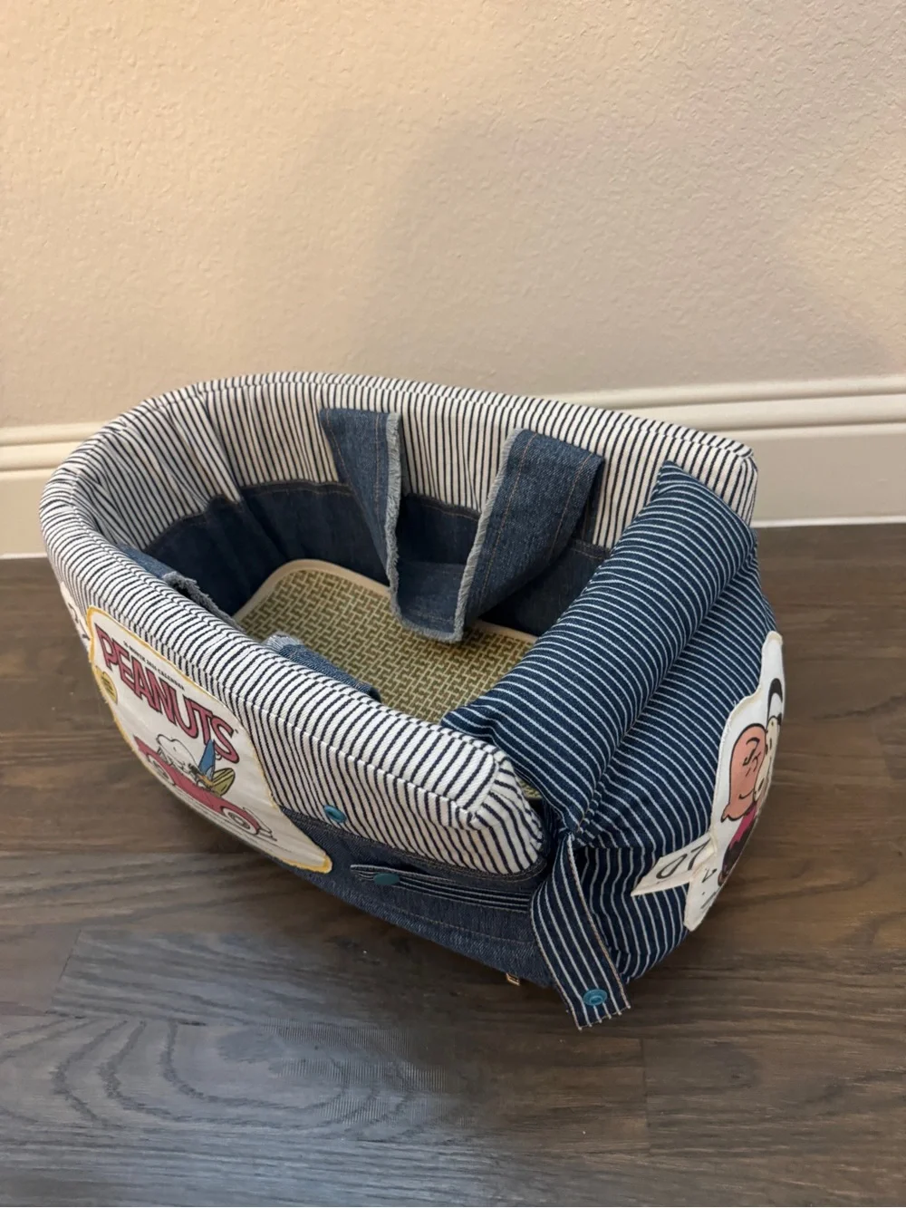 Peanuts Snoopy & Charlie Brown Denim Dog Car Seat Bed Pet Booster dog carrier